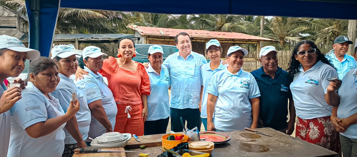 KellyBuenavent3's tweet photo. Estuvimos presentes en el Centro de Interpretación en Cojimíes, una obra clave del proyecto ISOSPAM que impulsa la pesca artesanal sostenible en Manabí. Este espacio educa sobre el valor agregado de productos como ostras y camarón, fortaleciendo la economía de nuestros pescadores https://t.co/eob5iuTDj2