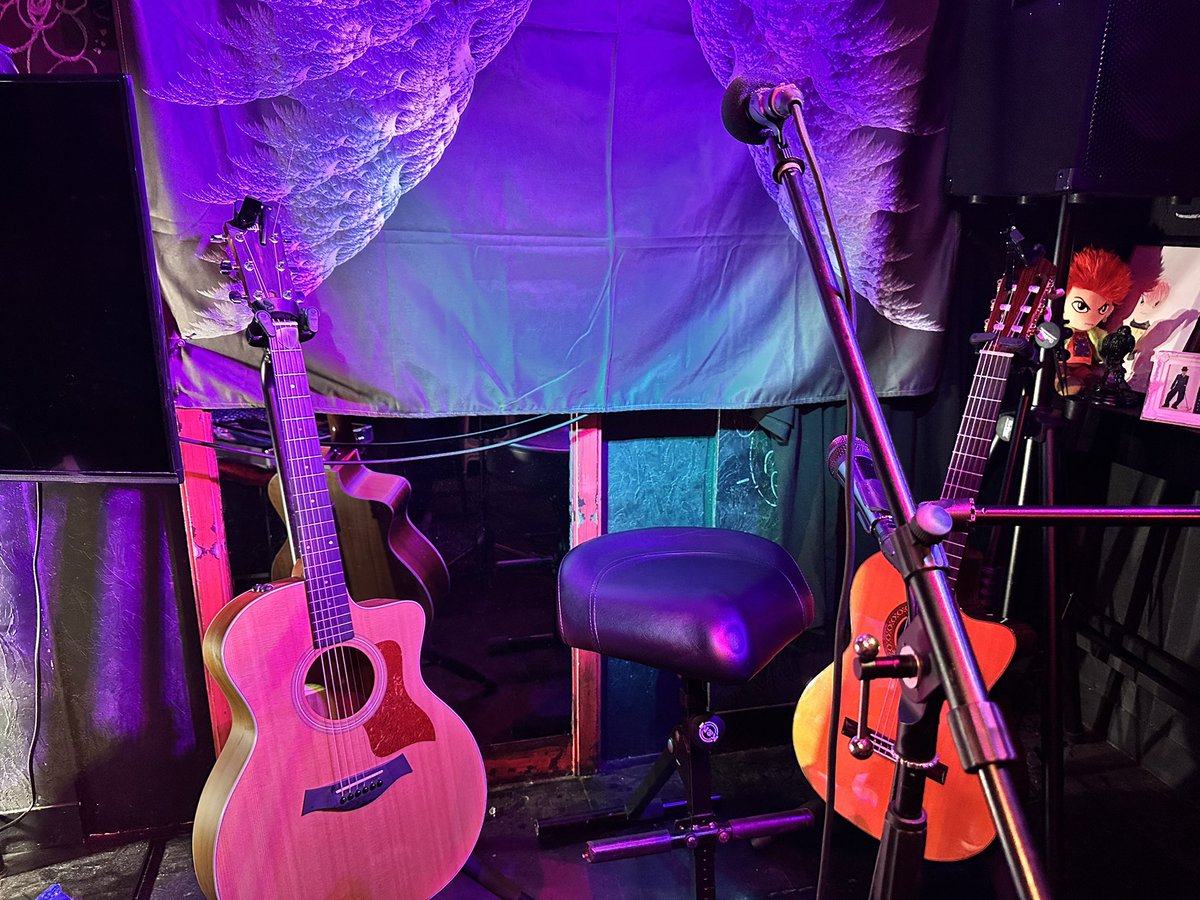 ずっと来たかったmoonchildさんで、大好きな中村敦さんのライブ。こんな間近で聴いて、一緒に歌って、最高！