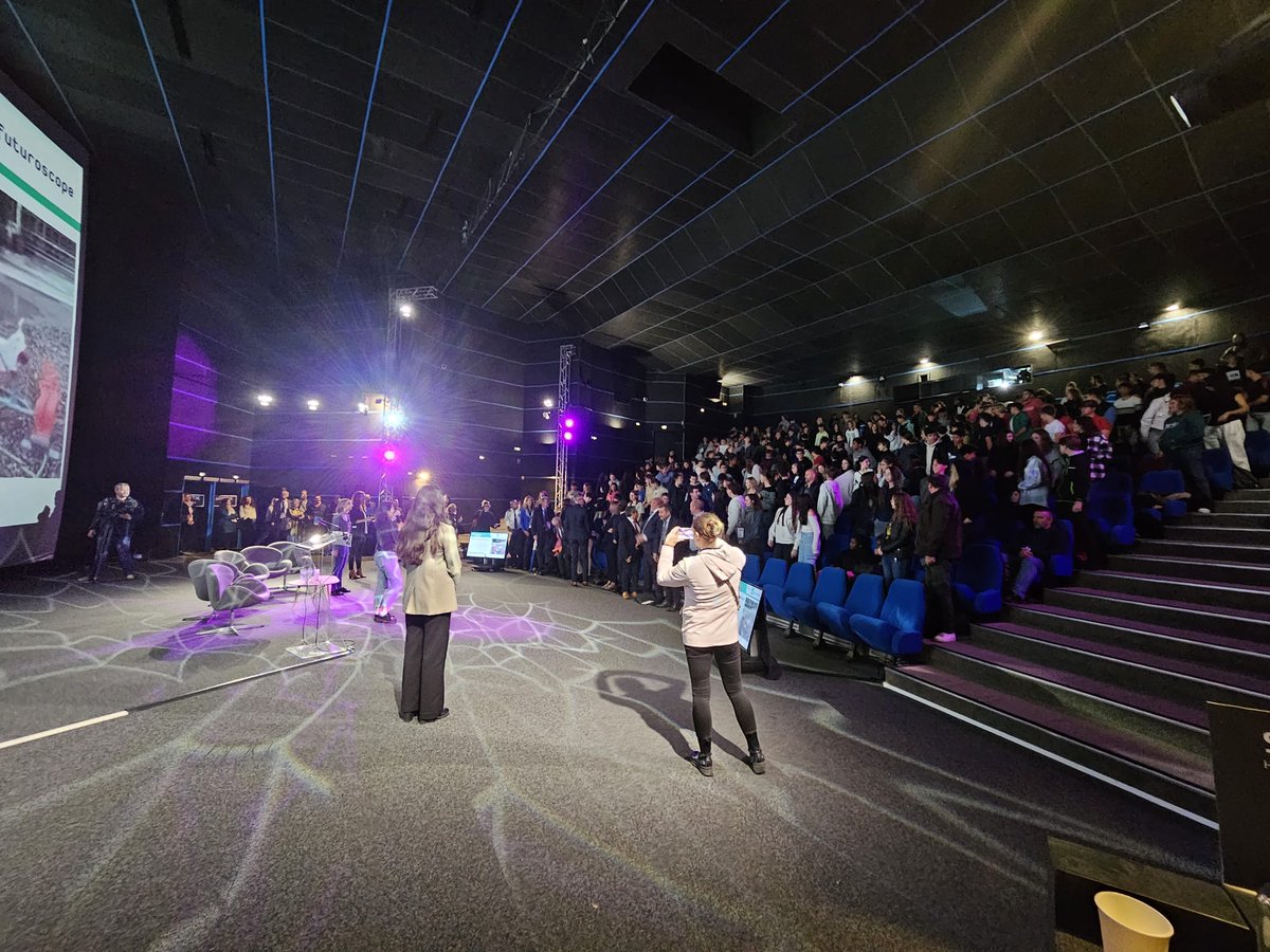 Inria_Bordeaux's tweet photo. La journée #Numérixplore continue avec des témoignages sur les idées reçues dans le #numérique par nos expertes @Inria, @CATIE_AQ et @Alpha_RLH, en présence de Madame la Ministre @MaudBregeon @gouvernementFR ! https://t.co/7srOuH0eLj