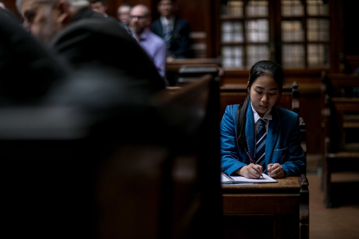 Working with students aged 12-14? Looking for an immersive enrichment programme that boosts legal literacy? Get your school team together and join the Magistrates' Court Mock Trial Competition!⚖️

Apply by 11th October: smartlaw.org.uk/mock-trials/ma…

#MockTrials