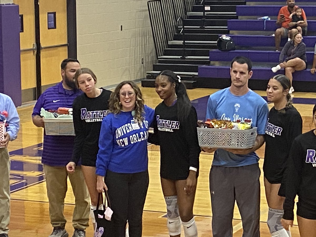 MsLong_SMHS's tweet photo. A *much needed* teacher appreciation this week. Thank you so much to this amazing human for the shout out. What a fun game to watch. I’m so proud of you, Kylie! 

Thanks to all these amazing teens for making your teachers feel loved. https://t.co/tq2t2MFPw0