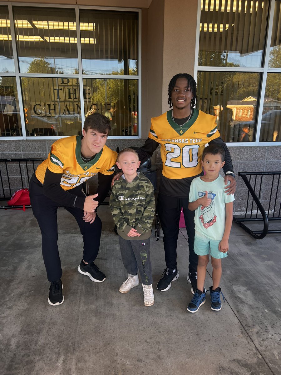 Getting out to give back is what we do! Thank you Crawford Elementary for allowing us to start the morning with you guys! 

#LinkItUp🔗