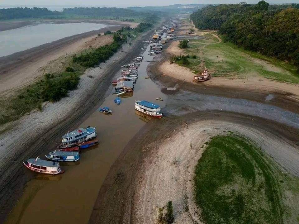 TremendoVilla's tweet photo. #Seco #RioAmazonas Rio Amazonas registra niveles históricos de sequía.
El segundo río con más longitud y más caudaloso a nivel mundial se está secando. https://t.co/Yy28qRuSIZ