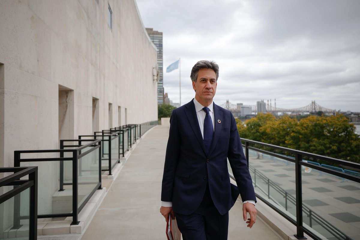 Ed Miliband tweet media
