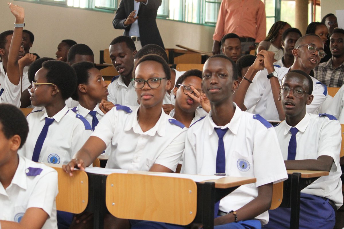 IgnatiusHigh's tweet photo. 65 élèves de la #SIHS ayant passé le #DELF B2 au mois de Mai dernier ont reçu leurs résultats et certificats. C'était une grande joie mais aussi une occasion de remercier madame #Caroline Bozzetto qui les a bien préparés avec un grand coeur et un grand dévouement. @CityofKigali https://t.co/1AKGX8nhbE