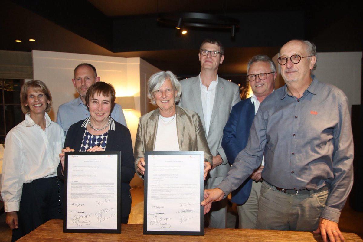 azgroeninge's tweet photo. Az groeninge en Sint-Jozefskliniek Izegem ondertekenen fusieovereenkomst. Vanaf 1/1/2026 worden we een eengemaakte zorgorganisatie.  https://t.co/CS3O4jrbqe #SJKI #Izegem #Kortrijk #ziekenhuis #zorg #gezondheid https://t.co/41dRKUTBVs