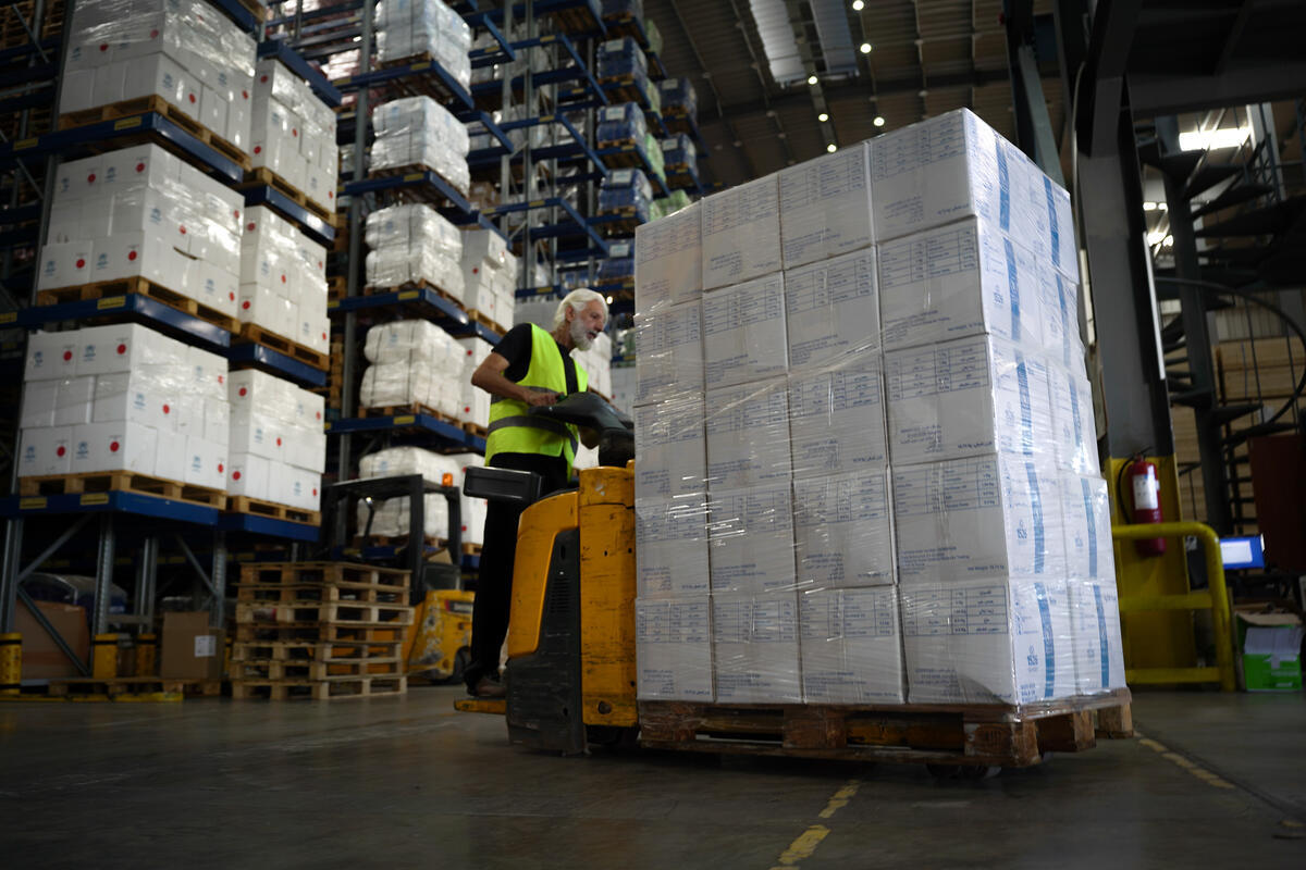 #Lebanon:

🔴WFP has reached more than 46,000 newly displaced people with food assistance 

🔴We’re also distributing fresh bread produced daily by WFP-contracted bakeries

We stand ready to assist up to 1 million people with cash, food, ready-to-eat rations &amp; hot meals.