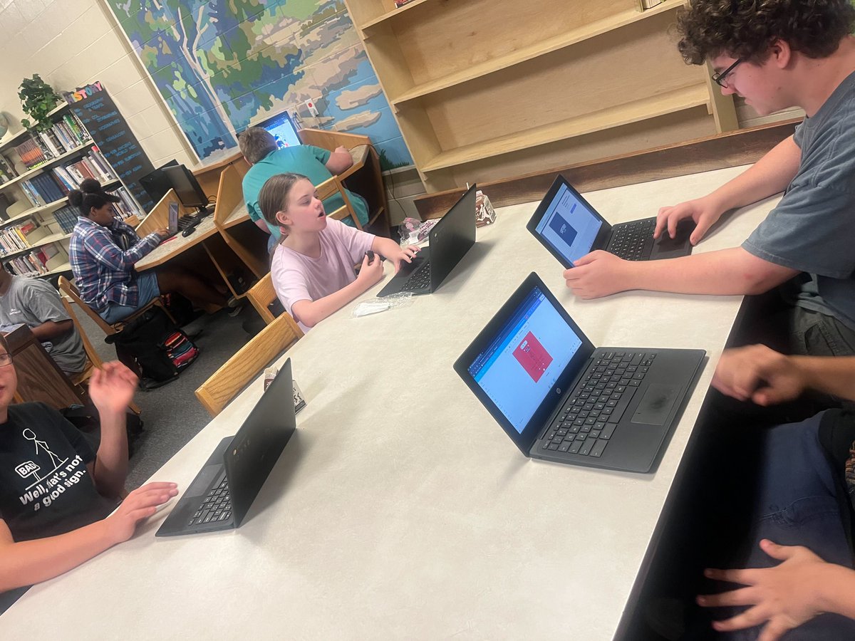 MADLearn's tweet photo. We’re having an amazing #GUweek! Visiting classes nationwide to promote college and career readiness through mobile app development has been rewarding. Kudos to these talented Coldspring-Oakhurst Jr. High GEAR UP students for creating fantastic apps with @MADLearn! #GEARUPworks https://t.co/0Uk1W54xUS
