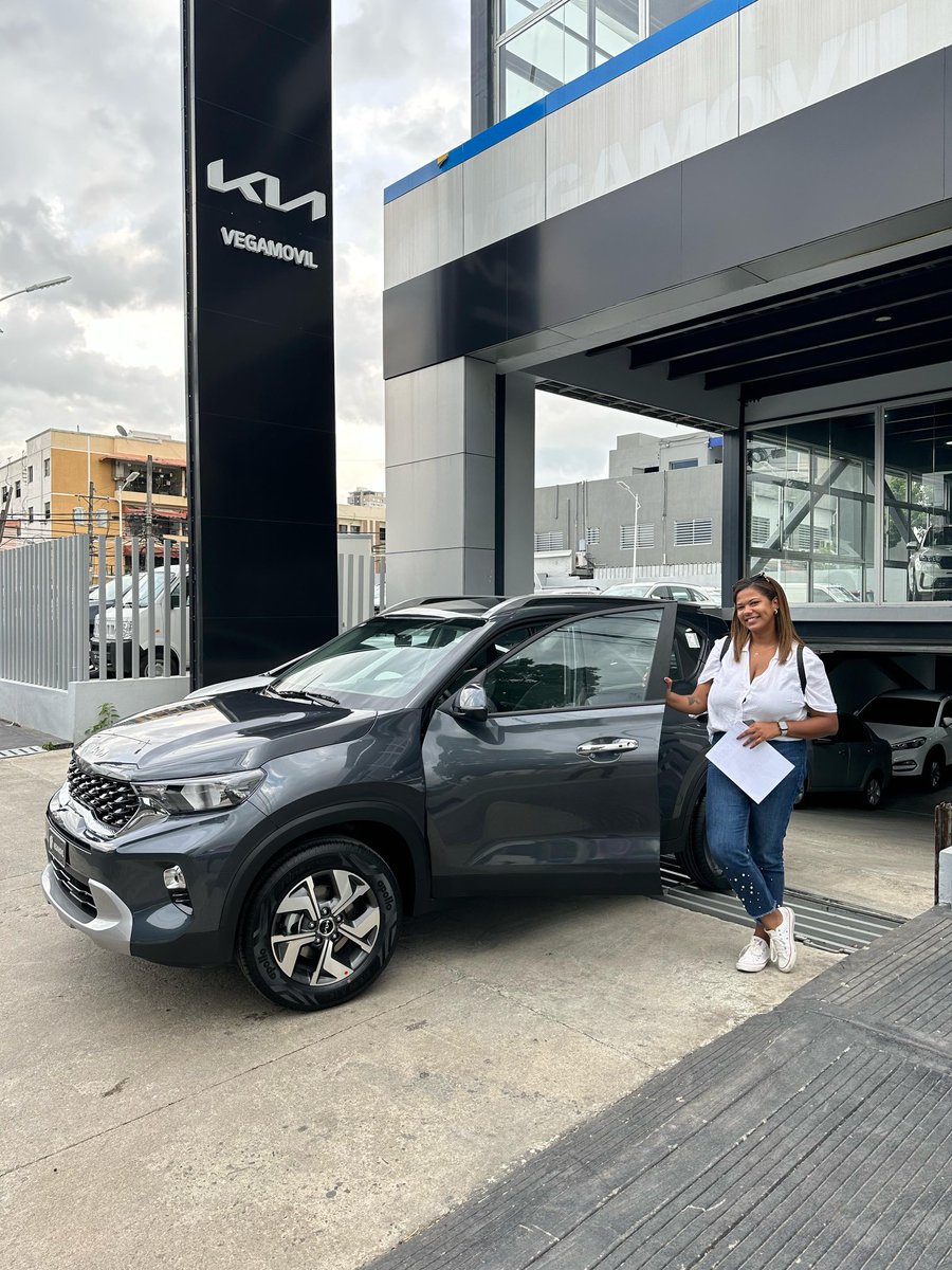 tellmeJuly's tweet photo. Ya hace un año que compré mi primer vehículo 😍 #Petronila
Y parece que fue ayer que la saqué del dealer en las Charles Summer y la llevé hasta la Republica de Colombia con la emergencia puesta 💖🙂↕️ https://t.co/QTrAa2yCXu