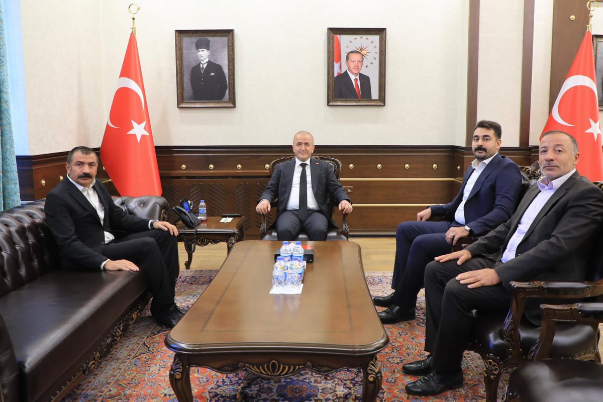 RehaAygen's tweet photo. Ülkü Ocakları Genel Başkan Yardımcımız Sayın Lütfü Nebioğlu ile birlikte, Elazığ Valimiz Sayın Numan Hatipoğlu'nu makamında ziyaret ettik. 

Sayın Valimize göstermiş olduğu ilgi ve samimiyetten dolayı teşekkür ederiz. https://t.co/7UW093tWqT