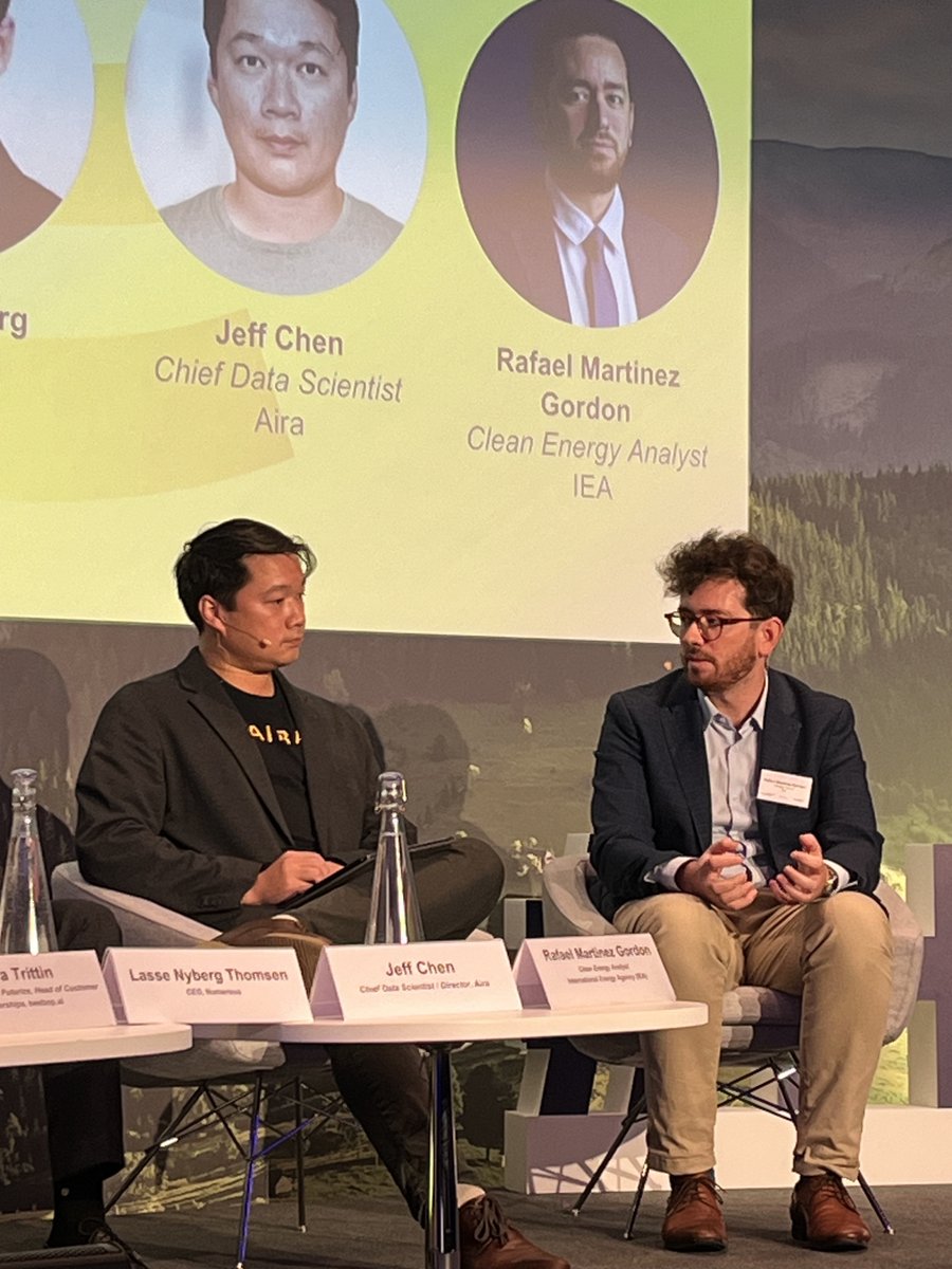 helloheatpumps's tweet image. 🤖 How can we combine #AI with heat pump technology to amplify their potential?

The discussions are brewing during this 8th session of the 2024 #HPForum with insights from experts.

Learn more 👉🏻 hp-forum.eu

#HeatPumps #EnergyTech #EHPA