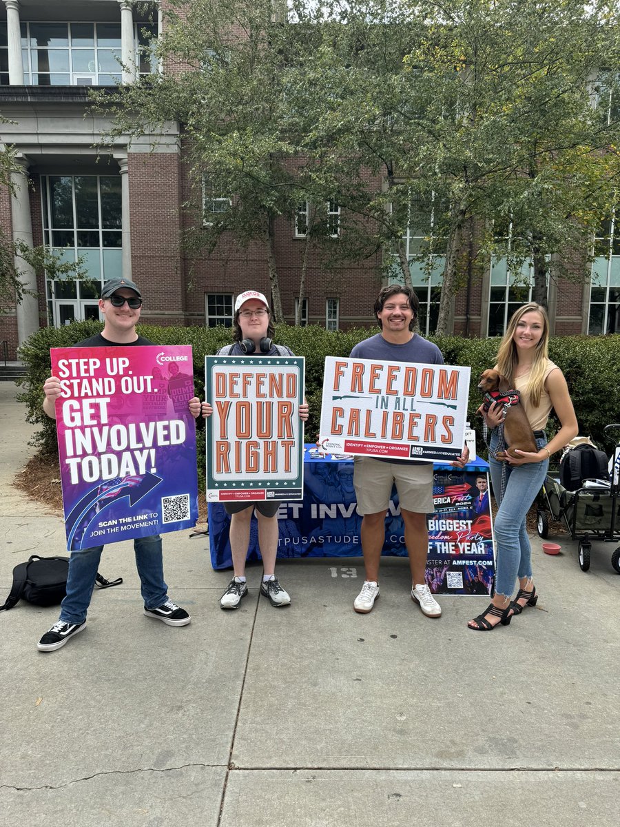 faith_knaus's tweet photo. Did you know that violent crimes in Georgia occur roughly every 14 minutes and 19 seconds? 🕔
Our UGA @TPUSA students are proud to support and educate others on their 2nd Amendment right!
Gun rights are student rights 👏👏 #ArmedAndEducated https://t.co/8EkXwkmCfy