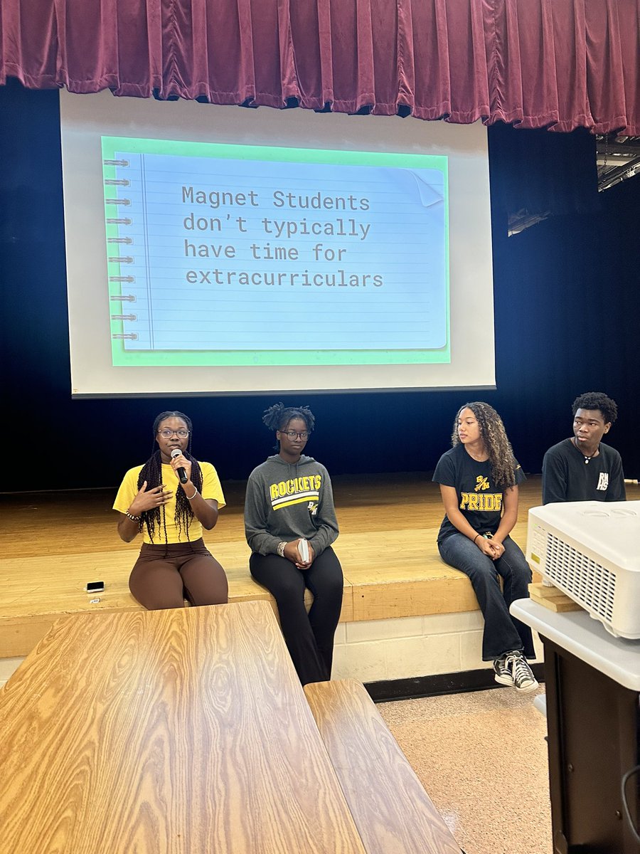 Ms_P_Counselor's tweet photo. Always a great day when RMHS students join us to talk all things IB and high school application!  😃 https://t.co/7yXAHVsvKd