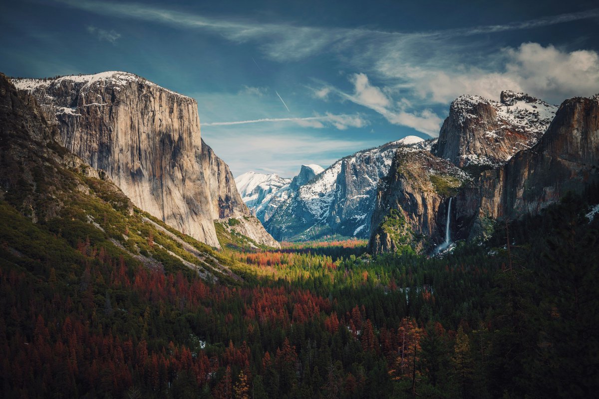 pixeoapp's tweet photo. Tunnel View is the perfect spot capture the grandeur of Yosemite's towering granite cliffs, cascading waterfalls, and lush valley floor, all framed against the backdrop of the Sierra Nevada mountains. Photo by Aniket Deole
#yosemitenationalpark #photographylovers #pixeo #yosemite https://t.co/CSBQErqqds