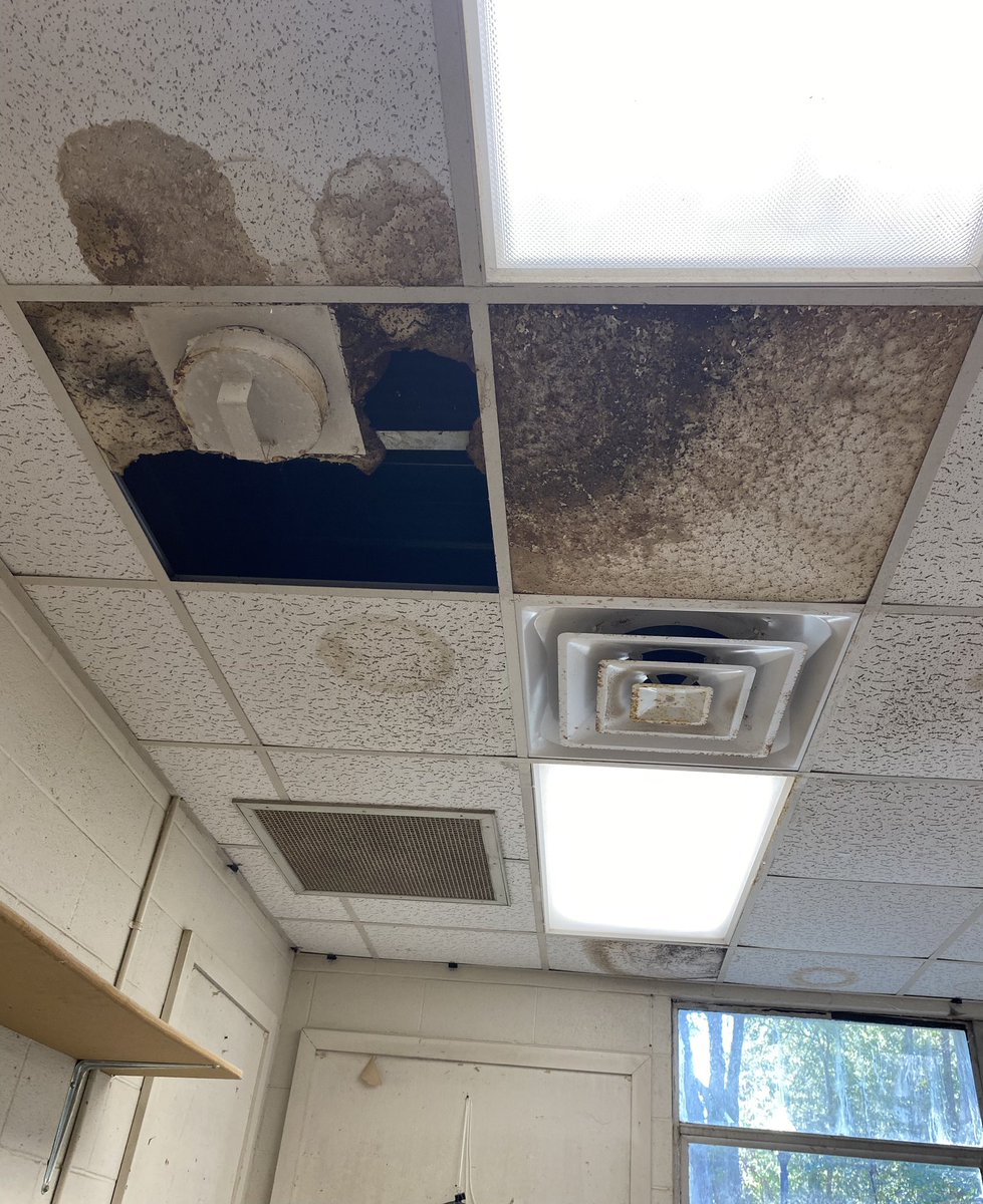 Tropolitan's tweet photo. Troy University’s Malone is full of fire hazards, leaks, and safety concerns. 

Read the full story by @EmilyMosierNews, and see the full photo gallery, at https://t.co/GIvpZtBrb0. OR pick up a copy of The Tropolitan on campus ⚔️ https://t.co/dVZuTmJWV6