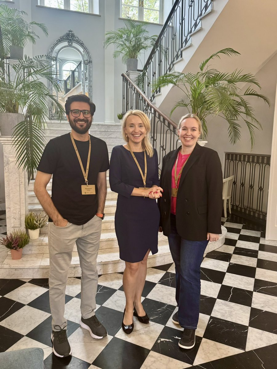 Spatial Warsaw representation at the <a href="/EconUW/">WNE_UW</a> annual conference 🤩 

<a href="/KubaraMaria/">Maria Kubara</a>, prof. <a href="/KathyKopczewska/">Katarzyna Kopczewska</a> and <a href="/mhamd_usman/">Muhammad Usman</a> with his first PhD thesis presentation 😎 great way to start an academic year 🤩