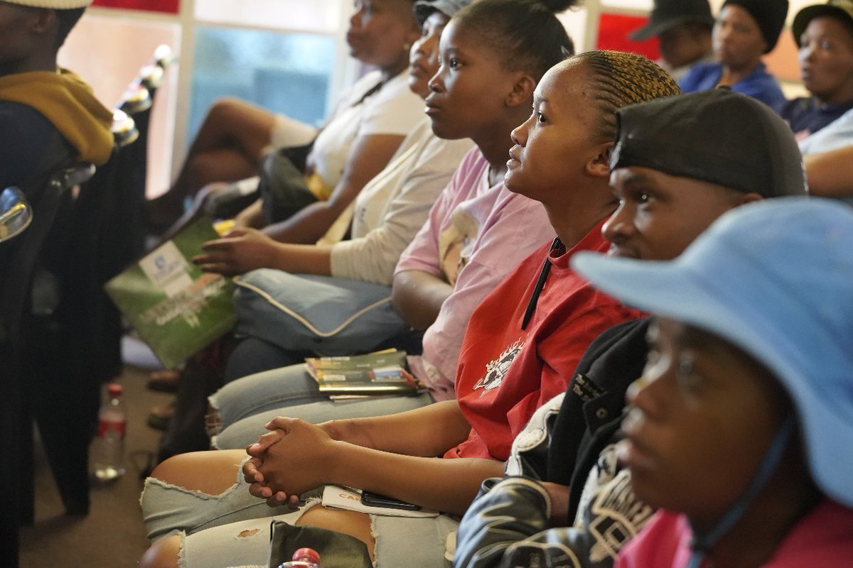 NYDARSA's tweet photo. Mr. Monray Hardnick, Senior Manager for the Revitalised National Youth Service, giving an overview of the NYS.

#tholithuba #nationalyouthservice #OpportunitiesForYouth #ServeForImpact #ProudToServe #JobSeekersSA #LearnAndEarn https://t.co/umOy7wcYgj