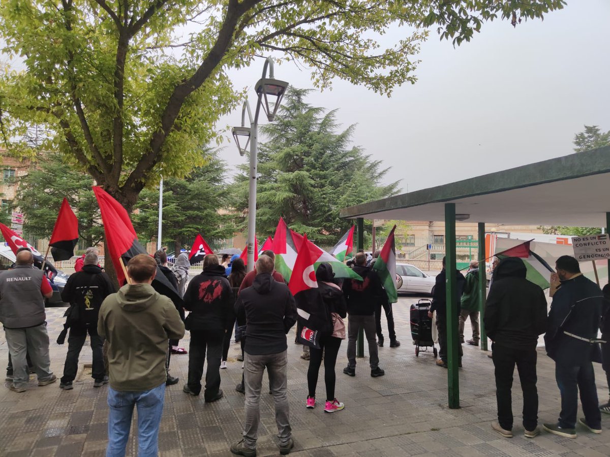 🇵🇸🇵🇸 Hoy nos hemos concentrado juntos a <a href="/CGT_CyL/">CGT Castilla y León</a> frente a la fábrica de armas en #Palencia, <a href="/Nammo/">life</a>,que envía balas a Israel para denunciar el genocidio y solidarizarnos con Palestina y Líbano🇱🇧. 

Se trata de una acción previa a la huelga general de mañana, 27 de septiembre.