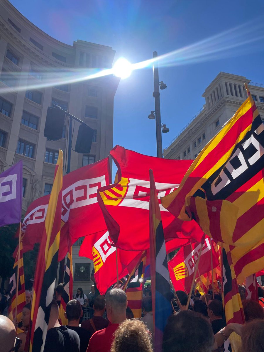 ccooedullobrega's tweet photo. És necessari reduir la jornada laboral, millorar la conciliació,la salut laboral i el benestar per a tothom.Ara és el moment! https://t.co/mxRJcSyEX2