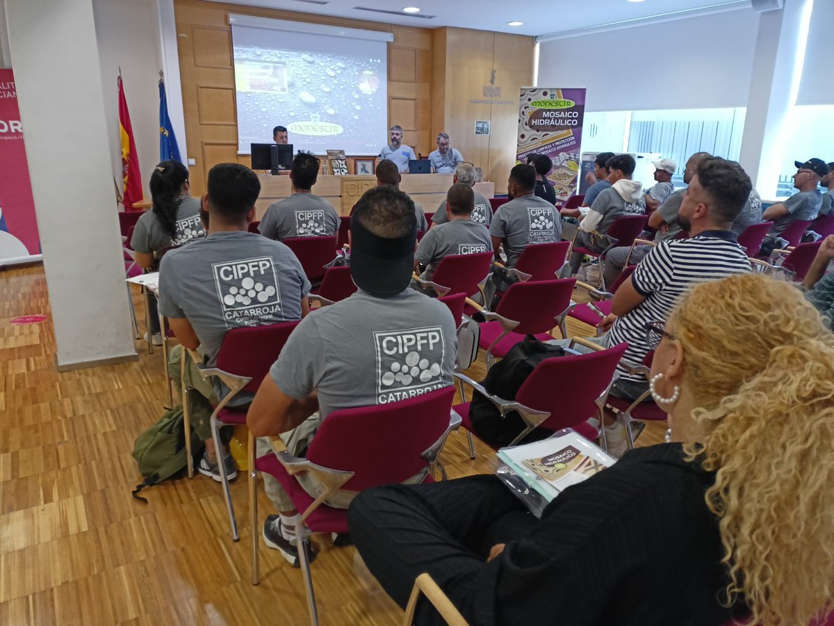 fpcatarroja's tweet photo. 🟢Jornada técnica "Nuevos materiales de restauración en construcción" organizada @UVcatedres @GVAlabora  en #CIPFPCatarroja con la participación de 🔷@monestir_com y 🖌️Pinturas Forner.
· Hackathon próxima semana
· Detalles técnicos del reto
#CIPFP 
@GVAeducacio @GvaSomFP @todofp https://t.co/fX10ewqejM