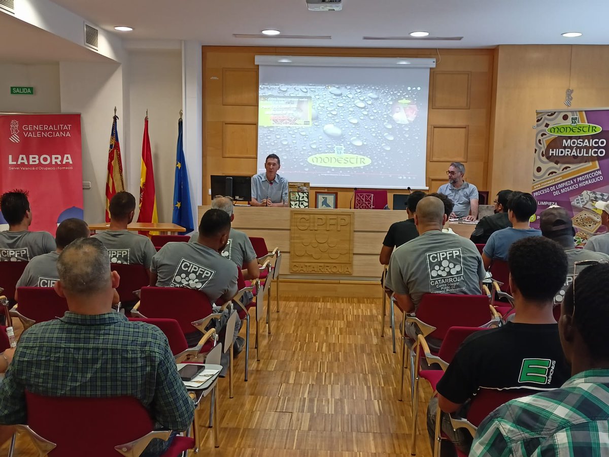 fpcatarroja's tweet photo. 🟢Jornada técnica "Nuevos materiales de restauración en construcción" organizada @UVcatedres @GVAlabora  en #CIPFPCatarroja con la participación de 🔷@monestir_com y 🖌️Pinturas Forner.
· Hackathon próxima semana
· Detalles técnicos del reto
#CIPFP 
@GVAeducacio @GvaSomFP @todofp https://t.co/fX10ewqejM