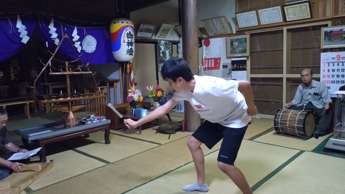 kairagefuchi's tweet photo. 令和6年9月29日（日）、能代市金勇で開催される「能代市番楽大競演会」に向けて、鰄渕神明社で練習が始まりました。鰄渕番楽では、中高生合わせて5人、3組で演目を披露します。 https://t.co/QJrLKciZ2f