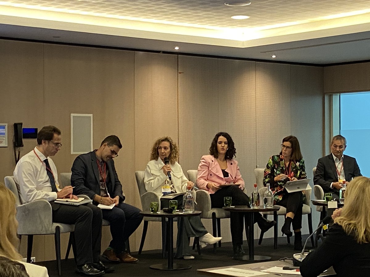 SzebenyB's tweet image. Strong start at 26 Sept #ERGP Stakeholders Forum in #Brussels where @PostEurop is also present! 
@Elenafrz, Board Chairwoman in first panel discussion on future of #postalsector. The postal industry is an essential component of the strenghthening of European #competitiveness!