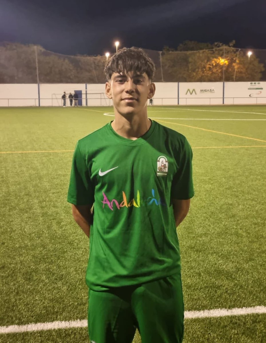 EliteInternacSA's tweet photo. 🟢⚪️ Nuestro #TalentoElite Adrián Hernández ha formado parte del primer entrenamiento de la Selección Andaluza

¡A seguir Adrián! 💪🏼🚀

#EliteInternacional https://t.co/QXf6zlGrWb
