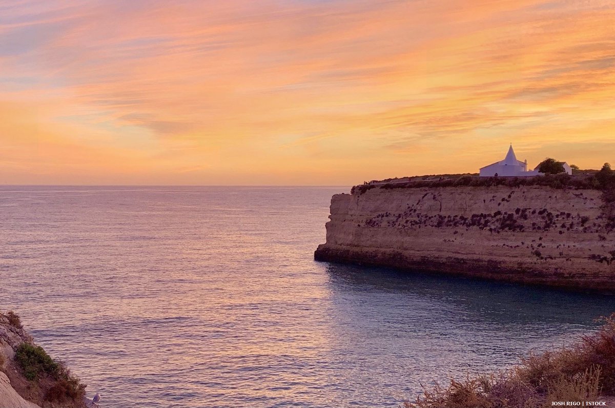 September and October mean calmer beaches, glorious weather and, for many, beautiful destination weddings. Read further  👉🏻 bit.ly/4dkxTUW

#weddingalgarve #sayingido #algarvehomesales