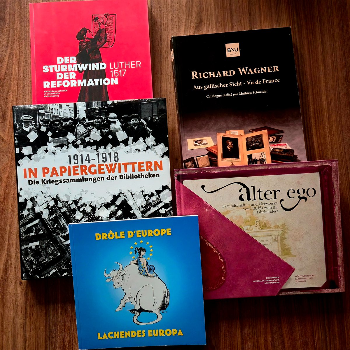 [Un jour à la page]

Pour la journée européenne des langues, procurez-vous une de nos publications bilingues ou en allemand sur notre toute nouvelle boutique en ligne !

Rendez-vous sur boutique.bnu.fr