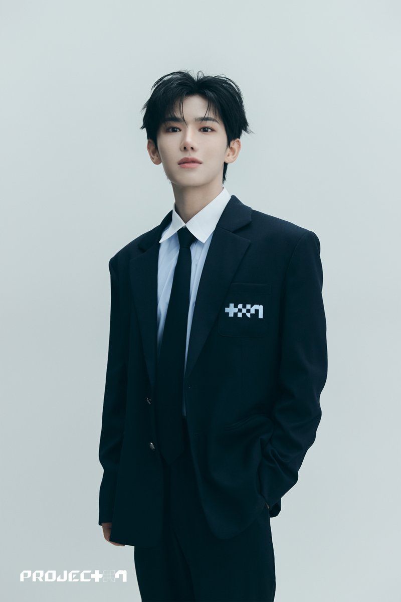 プジェに出てるイチェンくん、成嶺と白敬亭を足したようなお顔で