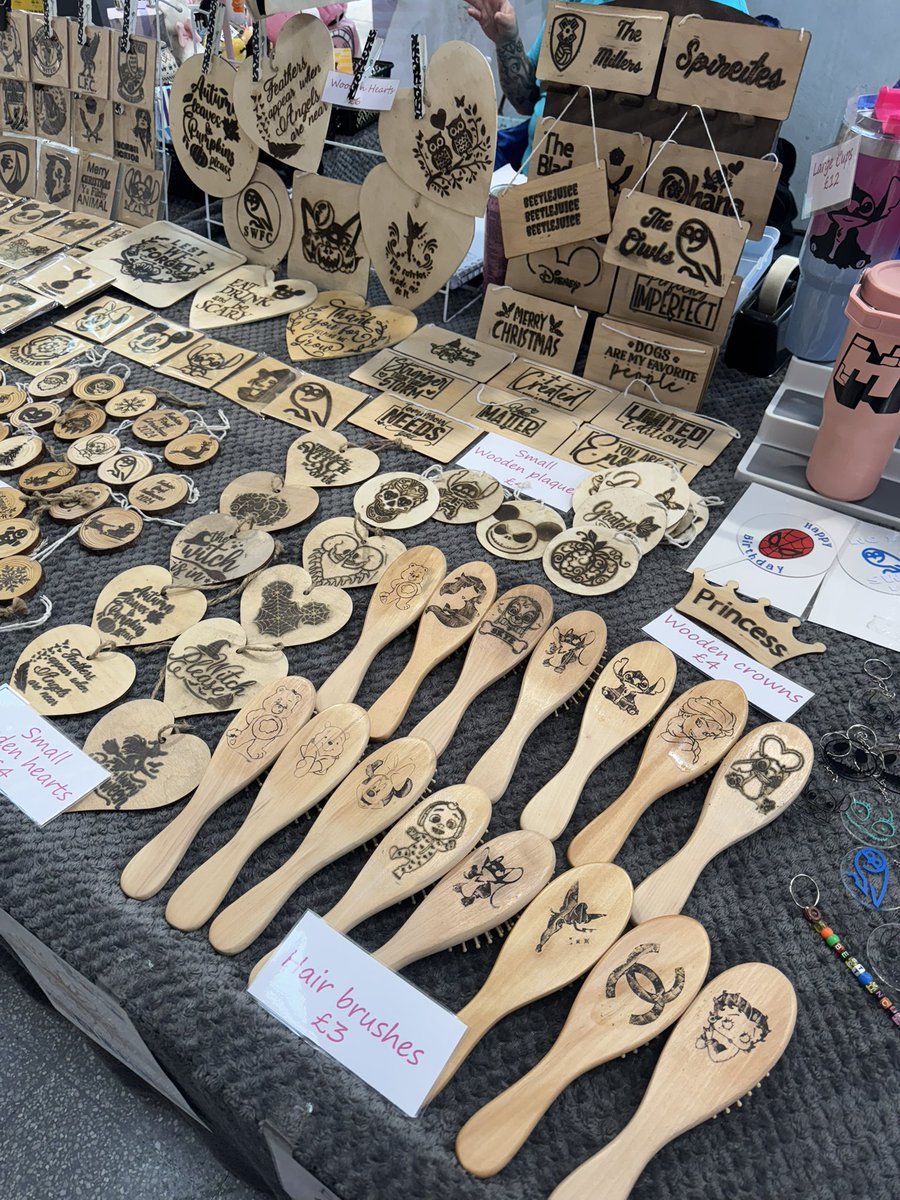 Princessgifts13's tweet photo. In the Sheffield market all today come say hi if your passing through. We have loads of new items.If you like anything drop a message or check our facebook page @TheMoorMarket #Sheffield #moormarkeket #gifts #personalised #birthdaygift #ChristmasGiftIdeas #Christmasgifts #wedding https://t.co/kgCmmvgyTX