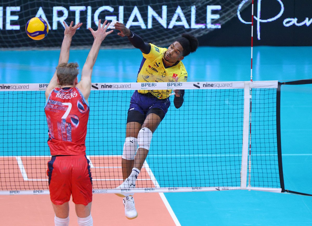 modenavolley's tweet photo. Best pics from last night 📸🤩

👉 Link to the news: https://t.co/sIYBxlYd3S

#since1966 #modenavolley https://t.co/SSDnPxy5aD