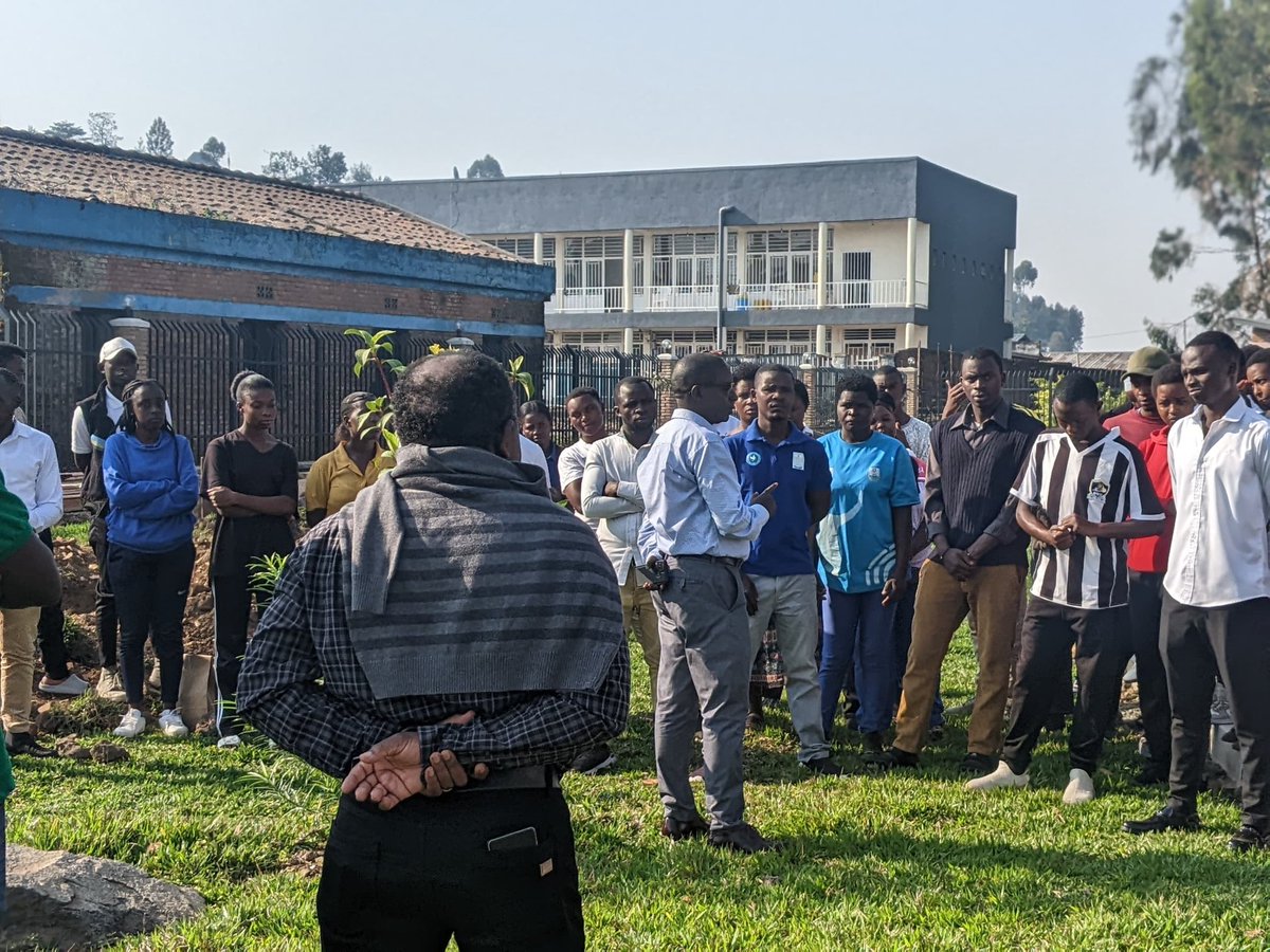 National Youth Council-Musanze District (@musanzeyouth) on Twitter photo Muri iki gitondo <a href="/RwandaYouth/">Rwanda Youth Council</a> muri <a href="/MusanzeDistrict/">Musanze District</a> twifatanyije n'Abakozi ba <a href="/yegomusanze/">YEGO MUSANZE</a>, n'Abakozi ba <a href="/enabel/">Jennifer Abel</a> mu gikorwa cyo gutangiza umurima w'igikoni ntangarugero kuri iki kigo cy'urubyiruko cy'Akarere ka Musanze......<a href="/TheoKayiranga/">Kayiranga Theobald</a> <a href="/IGIHE/">IGIHE</a> <a href="/gahundemaurice/">Maurice Mugabowagahunde</a> <a href="/NicoleItuze/">Ituze-N💫🇷🇼</a> Muri iki gitondo <a href="/RwandaYouth/">Rwanda Youth Council</a> muri <a href="/MusanzeDistrict/">Musanze District</a> twifatanyije n'Abakozi ba <a href="/yegomusanze/">YEGO MUSANZE</a>, n'Abakozi ba <a href="/enabel/">Jennifer Abel</a> mu gikorwa cyo gutangiza umurima w'igikoni ntangarugero kuri iki kigo cy'urubyiruko cy'Akarere ka Musanze......<a href="/TheoKayiranga/">Kayiranga Theobald</a> <a href="/IGIHE/">IGIHE</a> <a href="/gahundemaurice/">Maurice Mugabowagahunde</a> <a href="/NicoleItuze/">Ituze-N💫🇷🇼</a>