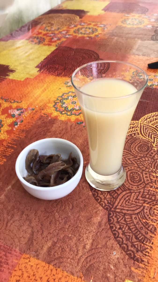 Cathare111's tweet image. Aller les Pitchous bon Jeudi 😘
Je profite d’une belle Matinée 
avec des Éclaircies 
25 degrés 😊
Petit #aperotime dehors 
#tapas #anchois 
et #pastis51
Peut-être un peu d’humidité en fin de journée 
Mais à #Narbonne 
nous y croyons plus ☹️