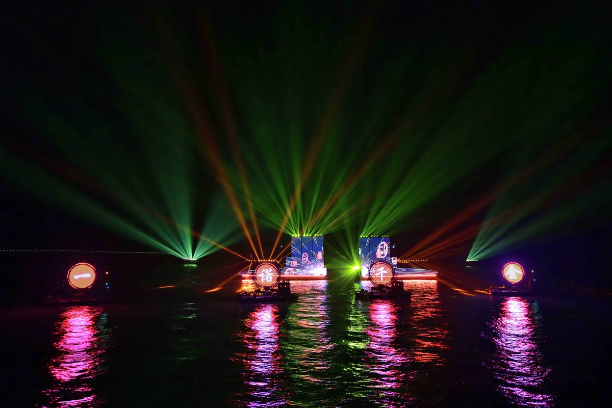 Showcase |🌊✨An Immersive Light and Shadow Show on the Sea✨🌊| Hirender
Experience a breathtaking spectacle powered by <a href="/hirender2016/">Hirender</a> !
#Hirender #ImmersiveExperience #LightShow  #VisualArt #PerformanceInnovation #EntertainmentTech #EventProduction #EnlighttheVision