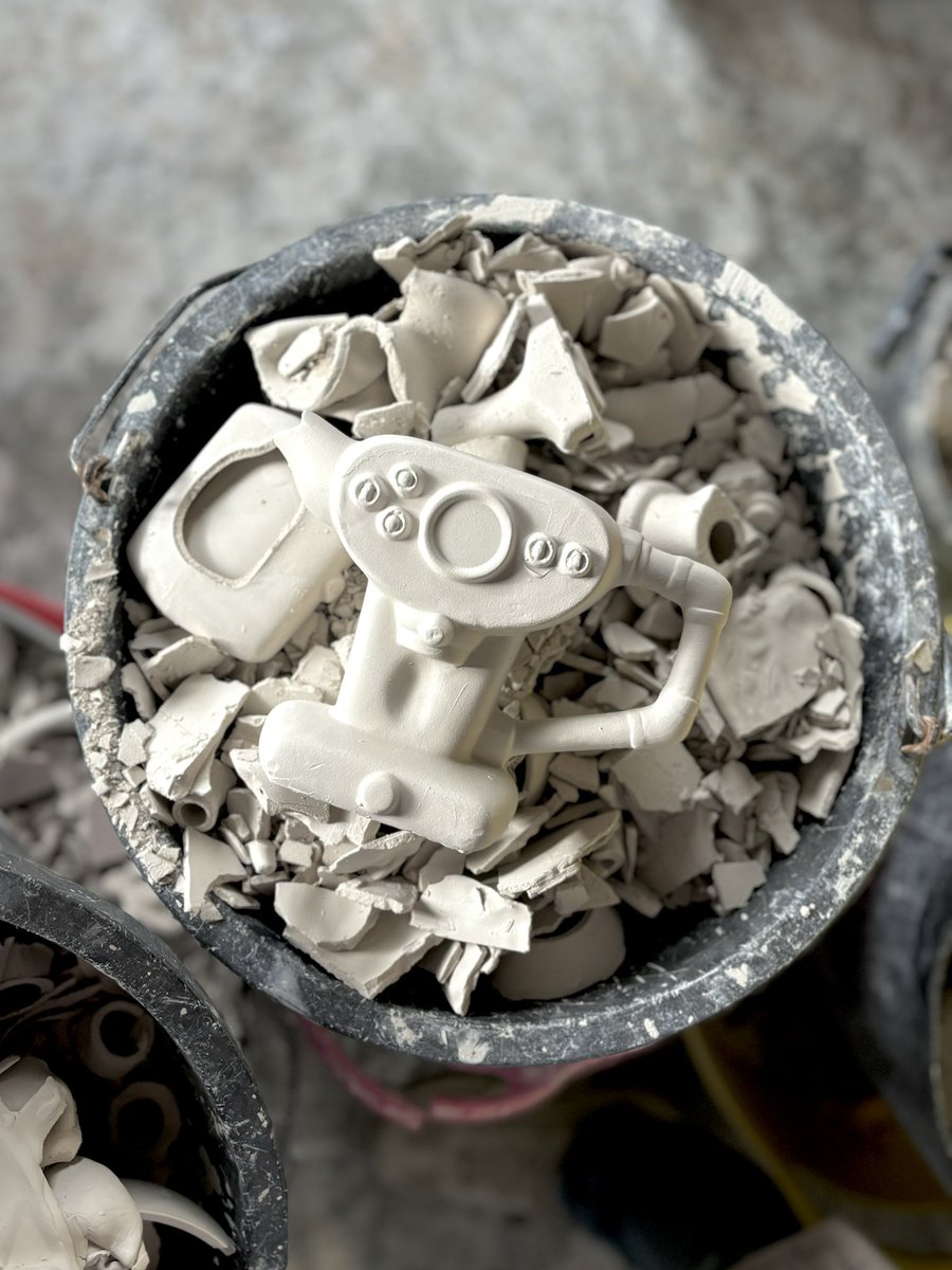 Ceramic_Insp's tweet photo. A bucket full of scraps  -Here you can see the unfortunate “teapot graveyard” 🪦 where a sad looking one cup espresso perches at the top of a pile of scraps.
#ceramics #pottery #teapottery #britishmade #buybritish #giftideas #giftshop #onlinegifts https://t.co/VOQVnmLpGZ