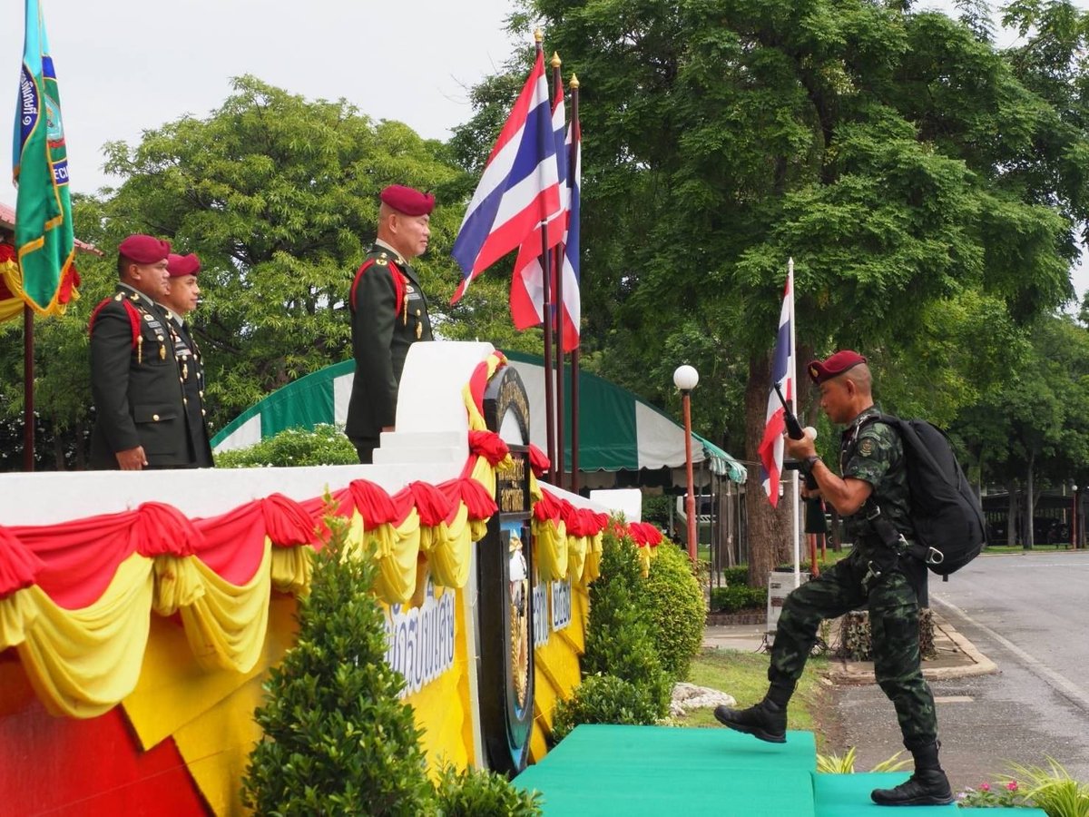 ThaiSF2013's tweet photo. ปลดเป้ วางปืน คืนร่ม
Special Forces Honor

#เกียรติยศนักรบพิเศษ
#TheSpecialForcesFC https://t.co/3EZRDdENmp