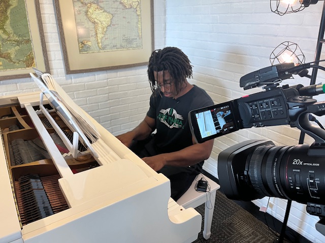 Conference season kicks off this week for football, a preview, this week on Gyrene Nation. Plus Alex Moorehead talks women's hoops, and Good Vibes with Bryan Stiemke.
youtu.be/FEiMqUrQLrM