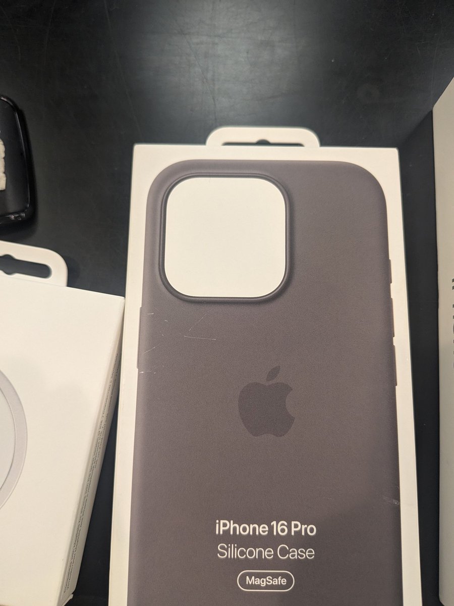 DrKPriNCe23's tweet photo. I think for @CarrefourUAE customer satisfaction is not important, the manager says I could have sold that phone on 1500 aed profit if u didn't take . This is absolutely ego boasting at the worst!! @CarrefourUAE u guys need to sort this on priority!! https://t.co/s9icao6Z4y