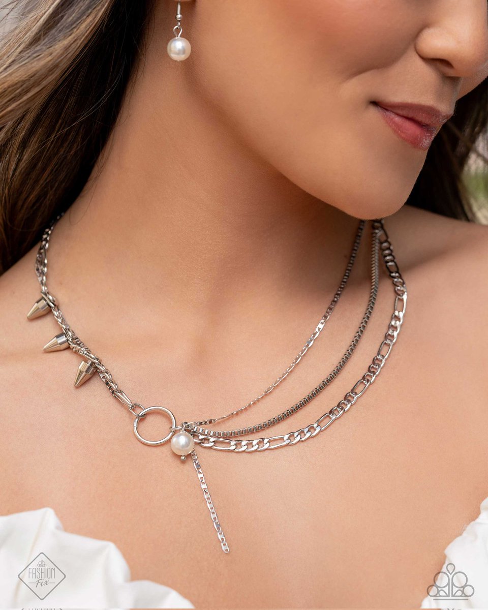 AliseJewels's tweet photo. Check out what I'm selling: Refined Punk White Necklace Silver Fashion Jewelry Paparazzi: Get up to $30 off* when you use my code UQAYPV to sign up for Mercari. *Terms apply #mercari 
https://t.co/HyS1843DBv https://t.co/NxI6ccUkbT