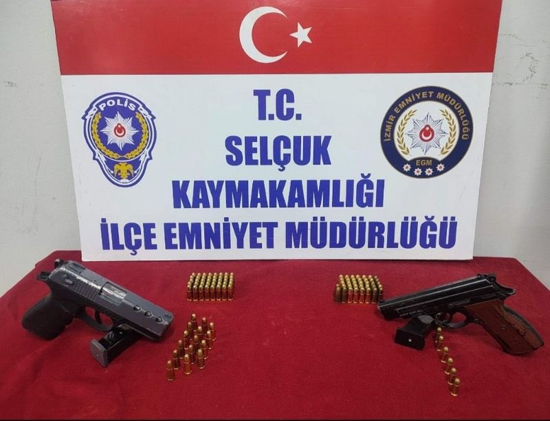 EmniyetIzmir's tweet photo. 🚔Selçuk Cumhuriyet Başsavcılığı koordinesinde Selçuk İlçe Emniyet Müdürlüğümüz Suç Önleme ve Soruşturma Büro Amirliği ekiplerince 12-19 Eylül 2024 tarihleri arasında gerçekleştirilen çalışmaların neticesi kamuoyuna saygıyla duyurulur https://t.co/wc8XBbhUMu