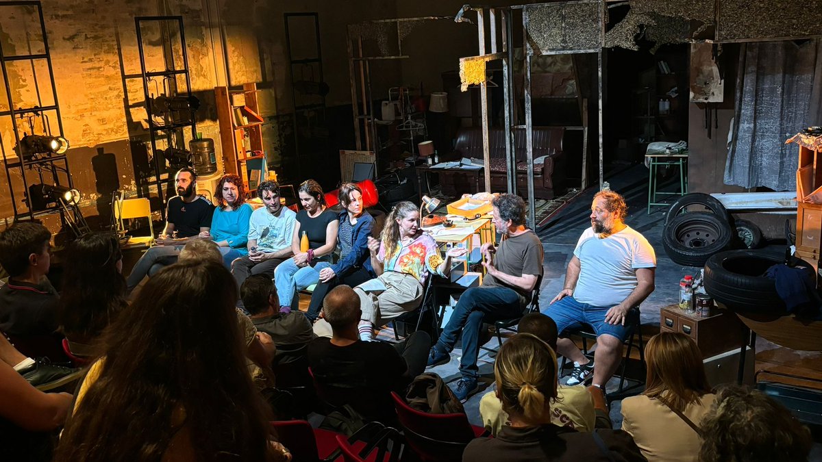 salabeckett's tweet image. Ahir vam fer un col·loqui postfunció amb l'equip artístic d''Euforia y desazón', l'obra de Sergio Boris i El Eje.

📍Fins al 13/10 a la Beckett.

salabeckett.cat/espectacle/euf…