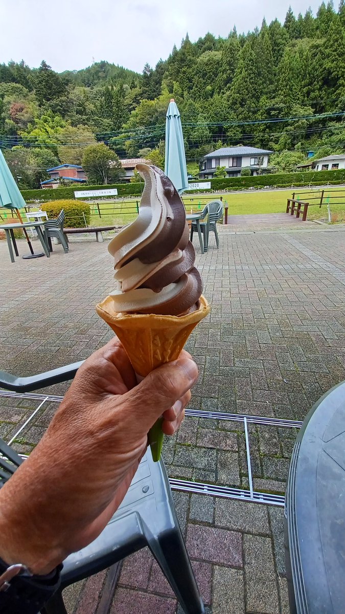 88micky88's tweet photo. 久し振りのあげぱん→宮ヶ瀬→道の駅道志でライダーの義務🍦
朝は気持ち良く走れた🏍️💨けど御殿場まで降りて来たら暑かった😞💦 https://t.co/VxJPKgCcZJ