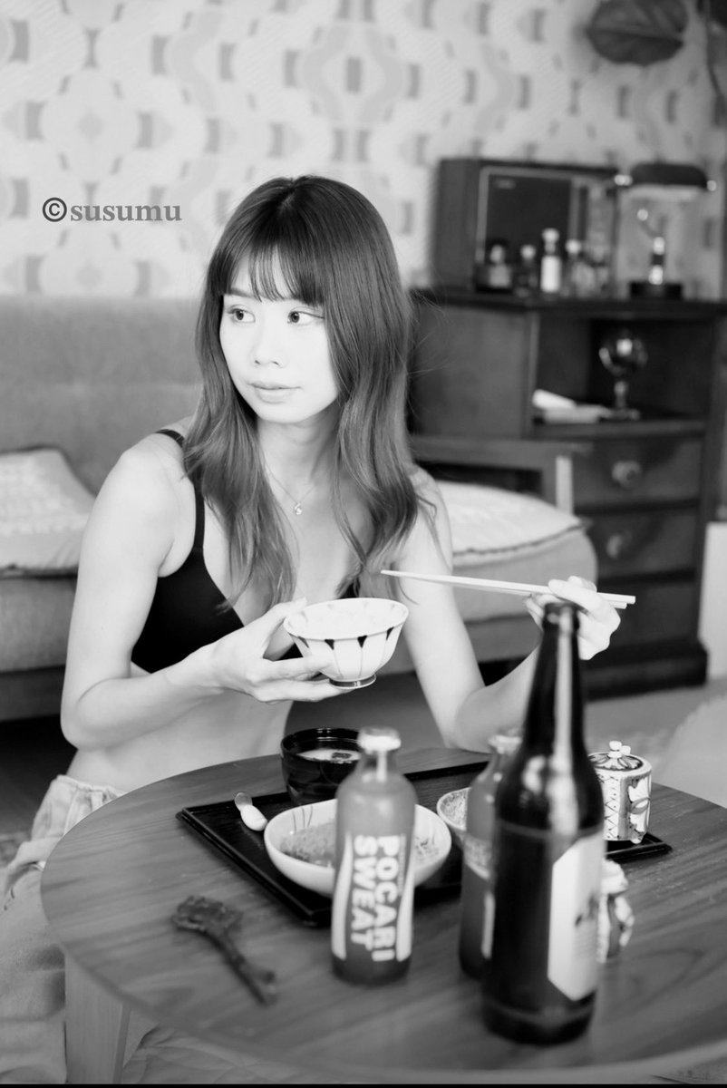 susumu_PWO's tweet photo. 【📺テレビを観ながら…🍚🍳🍺←】
𝒅𝒂𝒕𝒆 2024.9.21
𝒎𝒐𝒅𝒆𝒍 @Rika_subaccount #Rika
𝒑𝒍𝒂𝒄𝒆 @studio_obento #白樺舎 #room207
𝑻𝑯𝑿 Rikaさん個撮自主企画『団地×グラビア』❶

#日常 #あるようでない日常 #団地グラビア #瓶ポカリ #昭和レトロ #ブラウン管テレビ📺 #嵌め込み画像📺 #テレビ東京 #新美の巨人たち #伝説の写真家ソールライター回 #ソールライター_EarlyColor
 #アートトラベラー宍戸カフカ #ナレーション長塚圭三