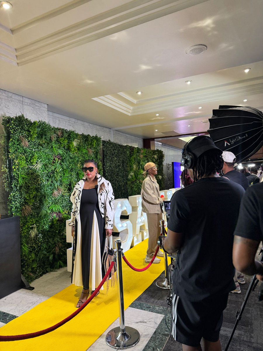 philakalliope's tweet photo. The fashion always GIVES ⭐
I can't wait to see what outfits they have instore for us🤭 @TheSAMAs
#SAMAS30 https://t.co/Um6Xba5igJ