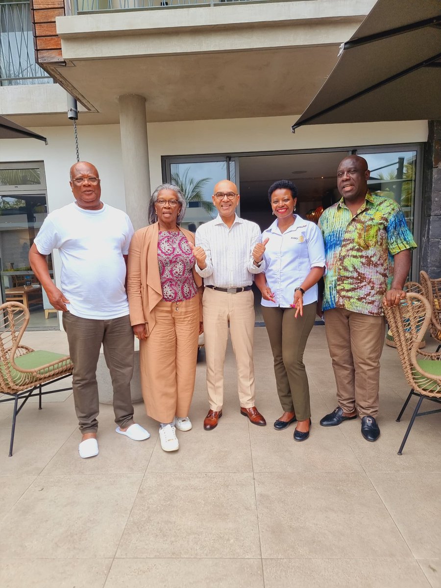 aninyesiga's tweet photo. At the zone institute in Mauritius, I had the pleasure of meeting a group of Rotarians from Mauritius and Nageria. It was heartwarming to see how we all came together as one big family of Rotarians.
#RotaryFriendship https://t.co/6os3pzF9eQ