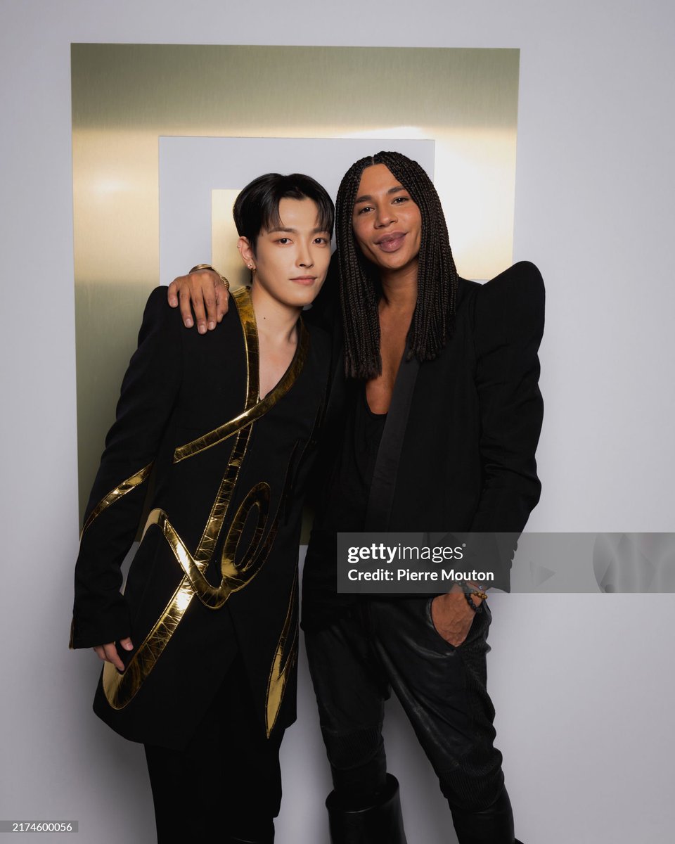 ATEEZUD's tweet photo. [📷] Hongjoong and Olivier Rousteing are seen backstage after the Balmain Womenswear Spring-Summer 2025 show as part of Paris Fashion Week on September 25, 2024 in Paris, France.

(Photo by Pierre Mouton)

#BALMAIN #BALMAINSS25 
@ATEEZofficial @Balmain
#HONGJOONG #홍중 https://t.co/BXogLHDfff