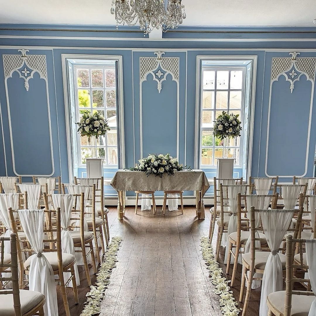 Hutton_Hall's tweet photo. A dreamy blue room ceremony at Hutton Hall! ☁️🌿
Poppydots absolutely nailed it with this stunning white and green color scheme. 
This is what wedding dreams are made of! 
#huttonhall #weddingceremony #blueroom #weddingdecor #weddinggoals #dreamwedding #brentwood #exclusivevenue https://t.co/q0KT5k8wq3