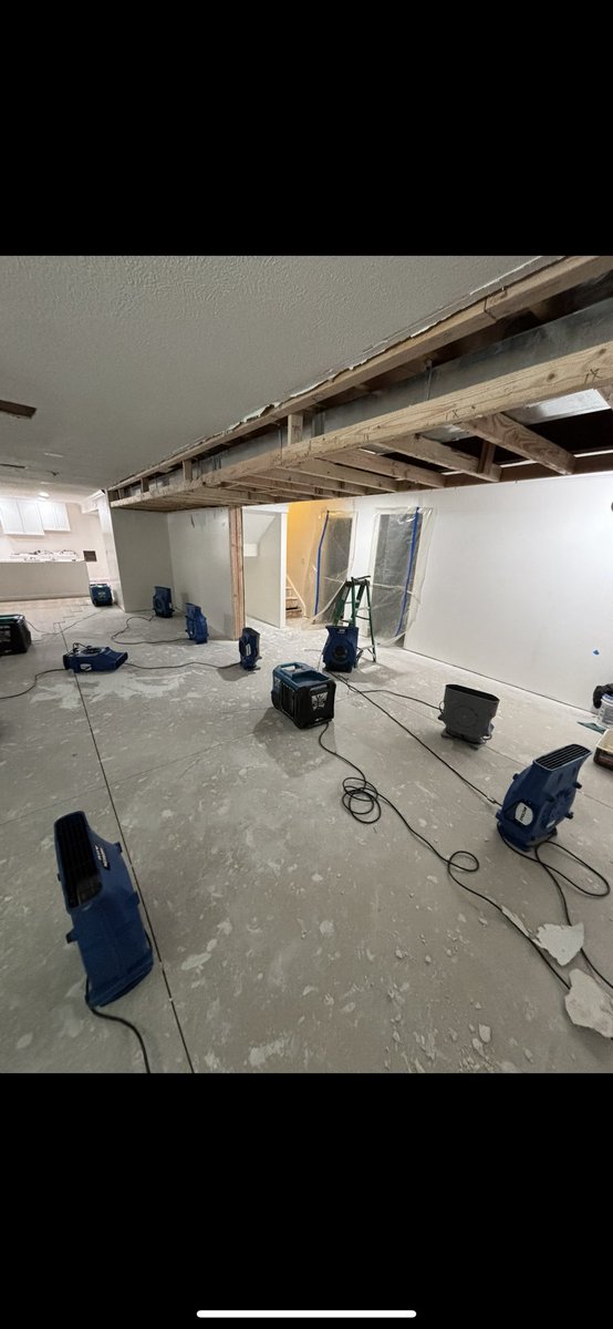 AmericonCLE's tweet photo. "When disaster strikes, Americon is on the scene, no matter the weather. Our team tackles water damage head-on, ensuring your home is safe and dry. 🛠️💧 #DisasterRecovery #WaterMitigation #Americon #Cleveland #Doge #BTC https://t.co/RcpxCtqqpy